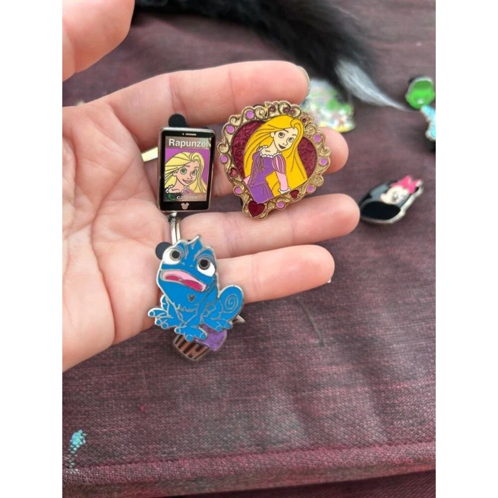 Disney Pin Lot Tangled Rapunzel Heart Frame Blue Pascal Smartphone Calling